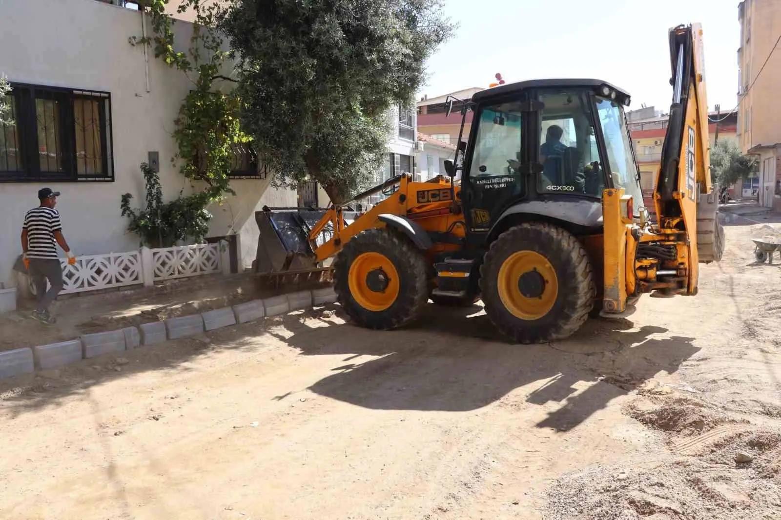 Nazilli'de yol seferberliği: Dumlupınar Mahallesi'nde hummalı çalışma