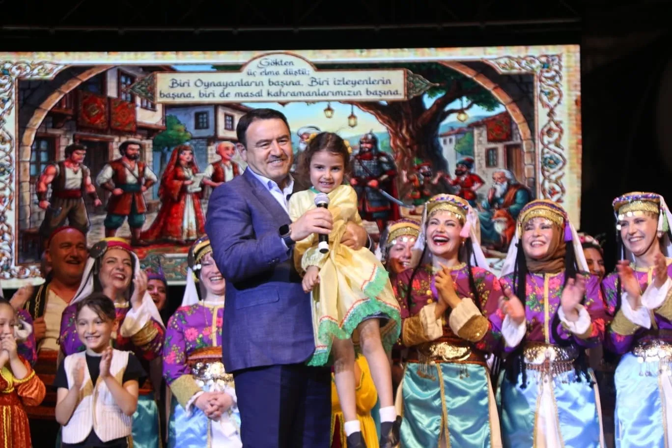 Tebeşiri bıraktılar sahneye çıktılar: Eğitimcilerden Anadolu rüzgarı