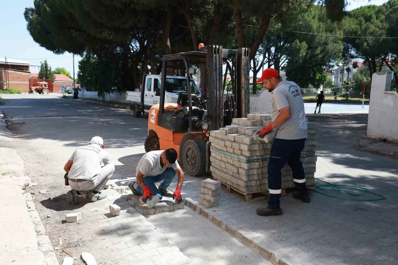 Şehzadeler’de hummalı çalışma: 67 mahalle baştan aşağı yenileniyor