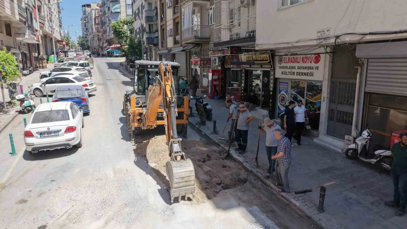 Şehzadeler'de asfalt seferberliği: Yollar yenileniyor