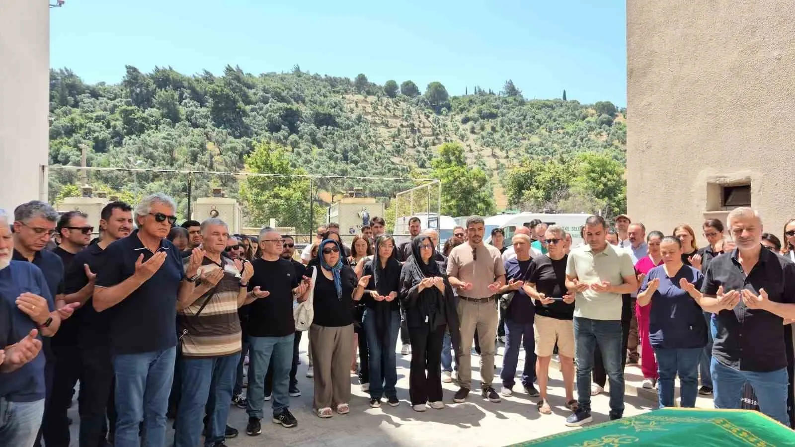 Söke’de hüzünlü veda: Şifa dağıtan eller artık aramızda değil