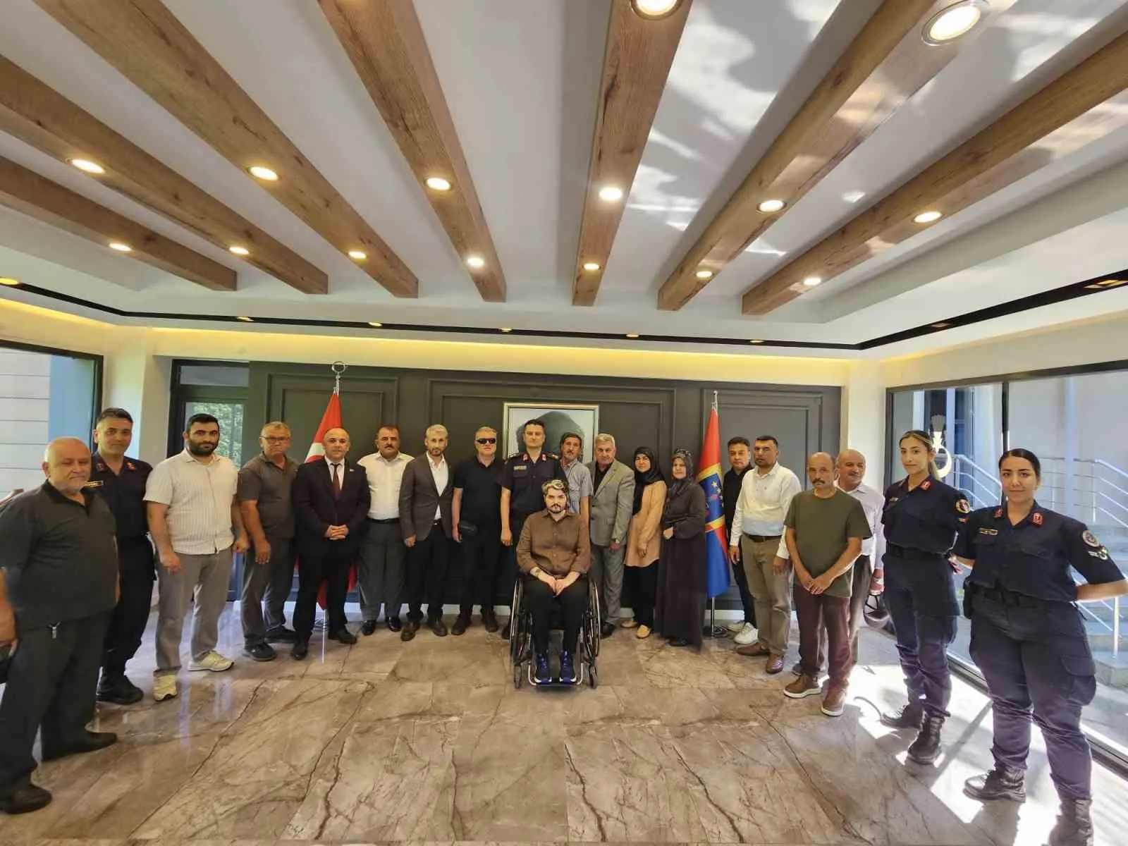 Salihli'de vefa dolu veda: Komutana anlamlı teşekkür