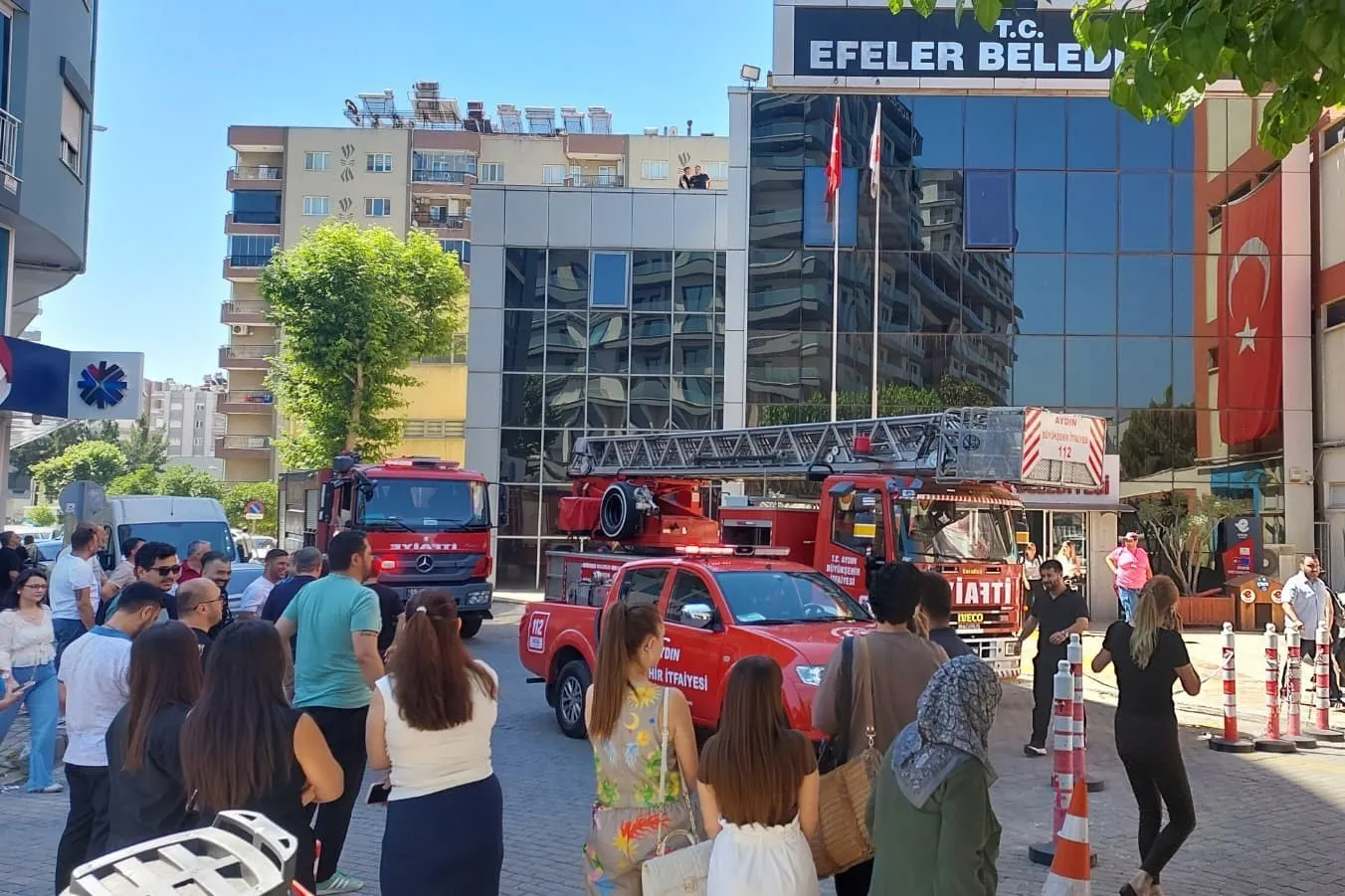 Efeler Belediyesi'nde korkutan yangın: Tatbikatlar olası faciayı önledi