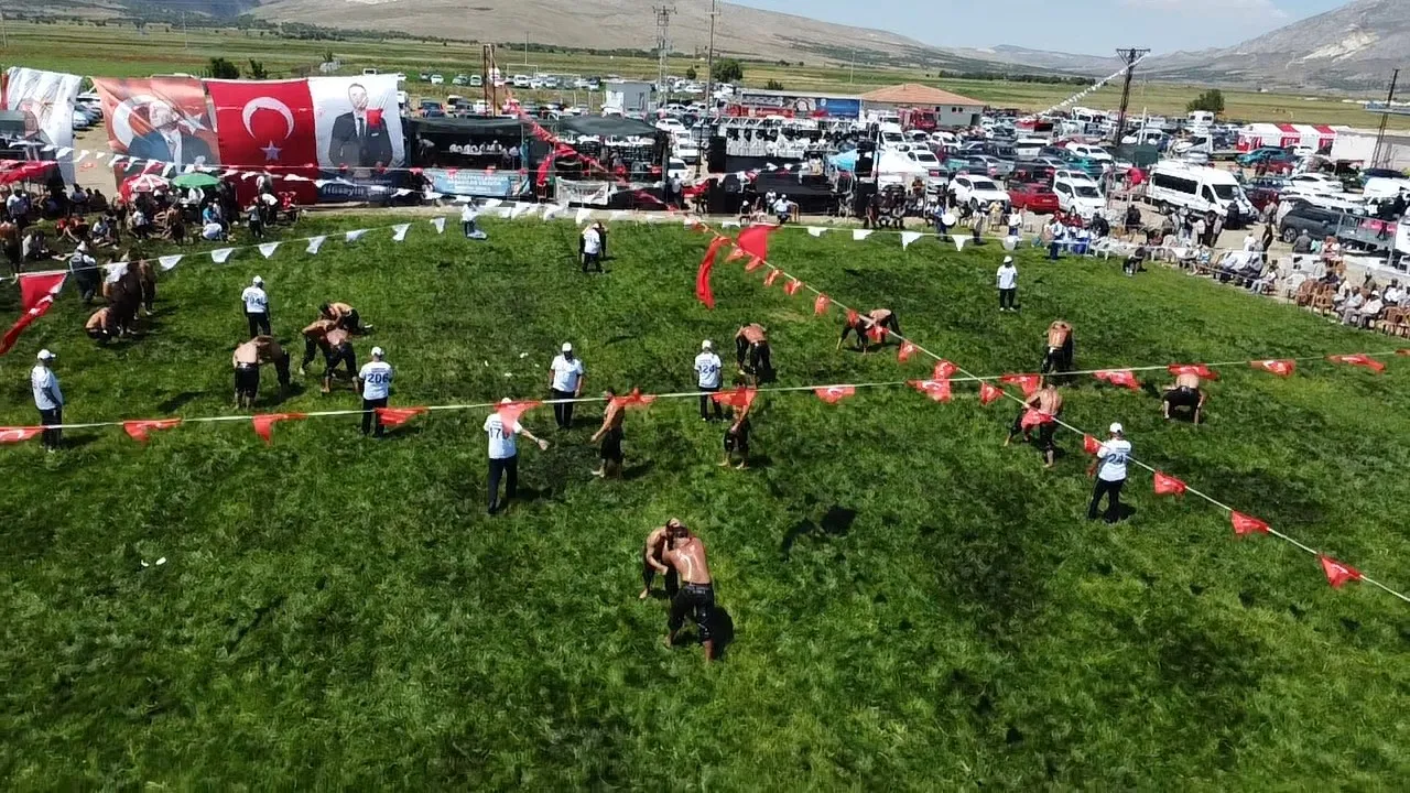 Çeyrek asırlık özlem bitti: Karaadilli’de er meydanı yeniden şenlendi