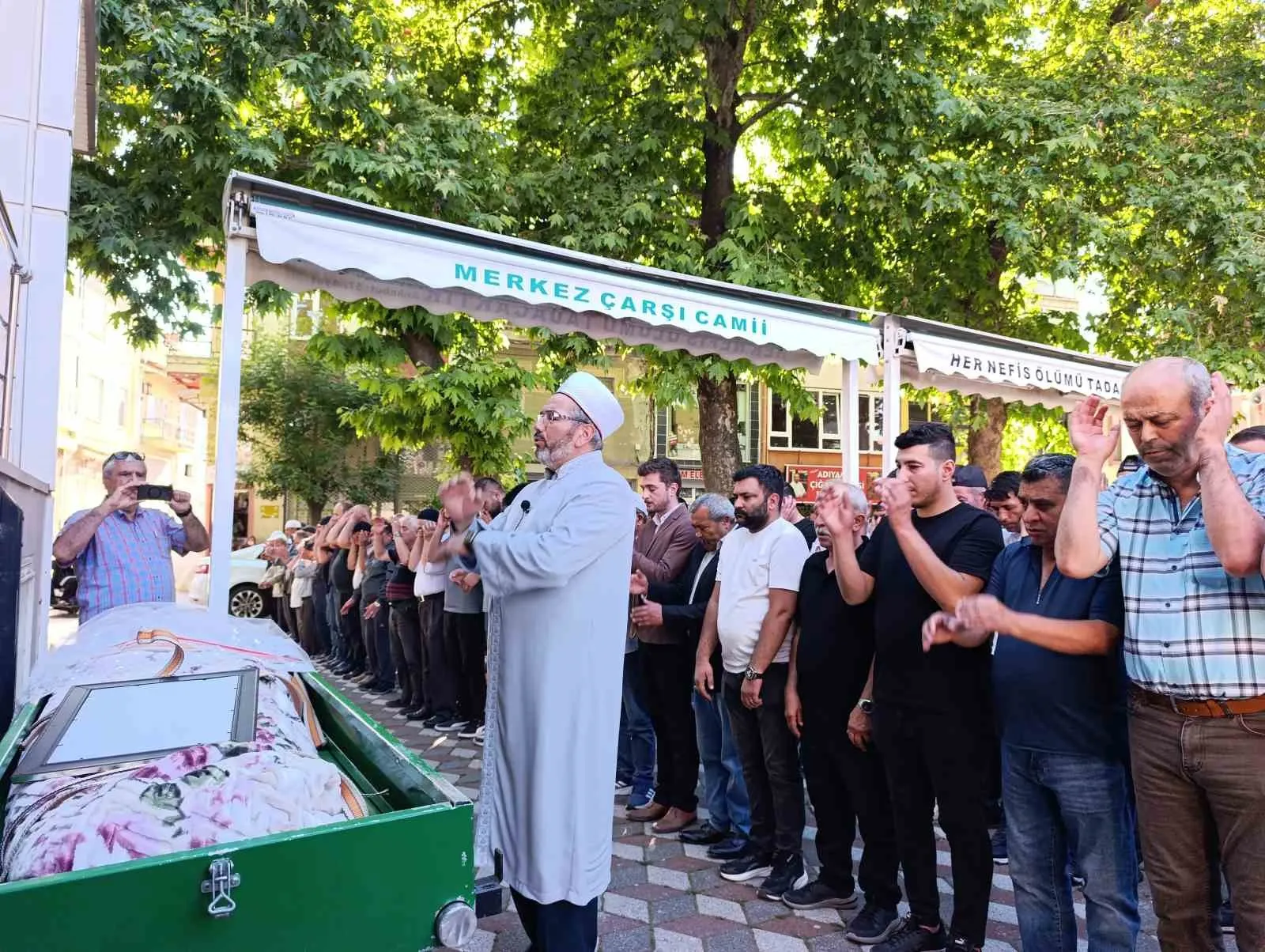 Isparta'daki esrarengiz ölümde yürek yakan veda: Genç kız son yolculuğuna uğurlandı