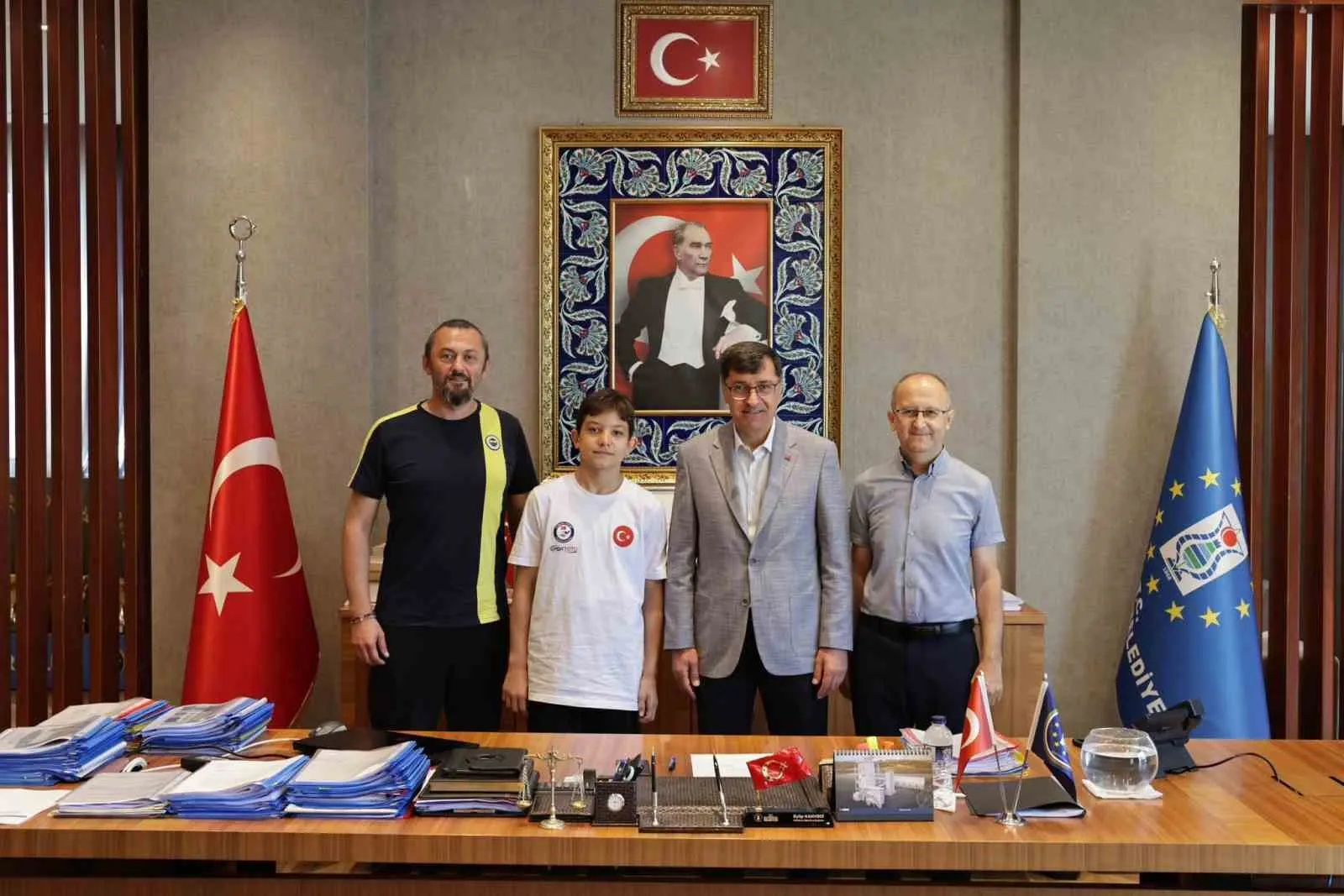 Havuzun genç yeteneği Kütahya’nın göğsünü kabarttı: Başkan Kahveci’den milli sporcuya tebrik