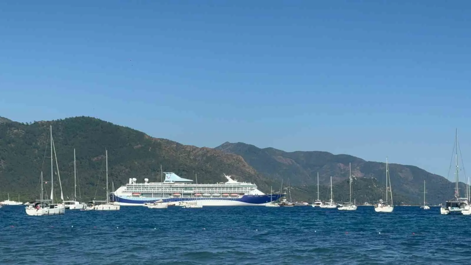 Marmaris limanında kruvaziyer bereketi: 12 bini aşkın turist bekleniyor