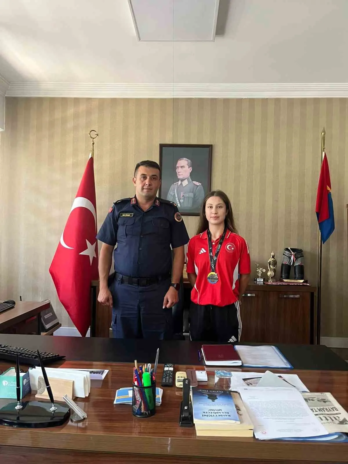 Madalya yolunda emniyet kalkanı: Milli bisikletçiden vefa ziyareti