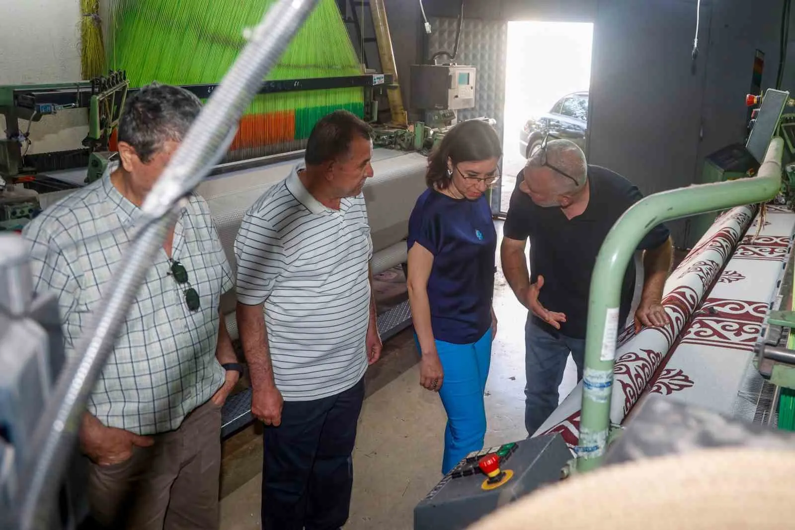 Uşaklı esnaftan Başkan Vekili Özkan’a yakın markaj: Sahada çözüm arayışı