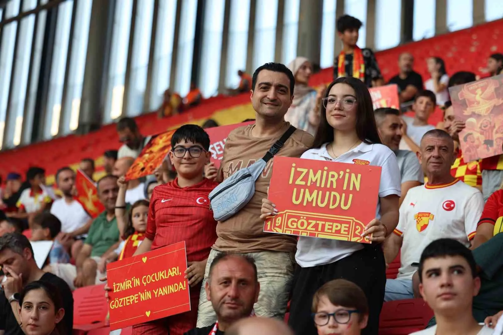 Göztepe’den minik taraftarlara karne sürprizi: Başarıyı hediyeyle taçlandırıyorlar