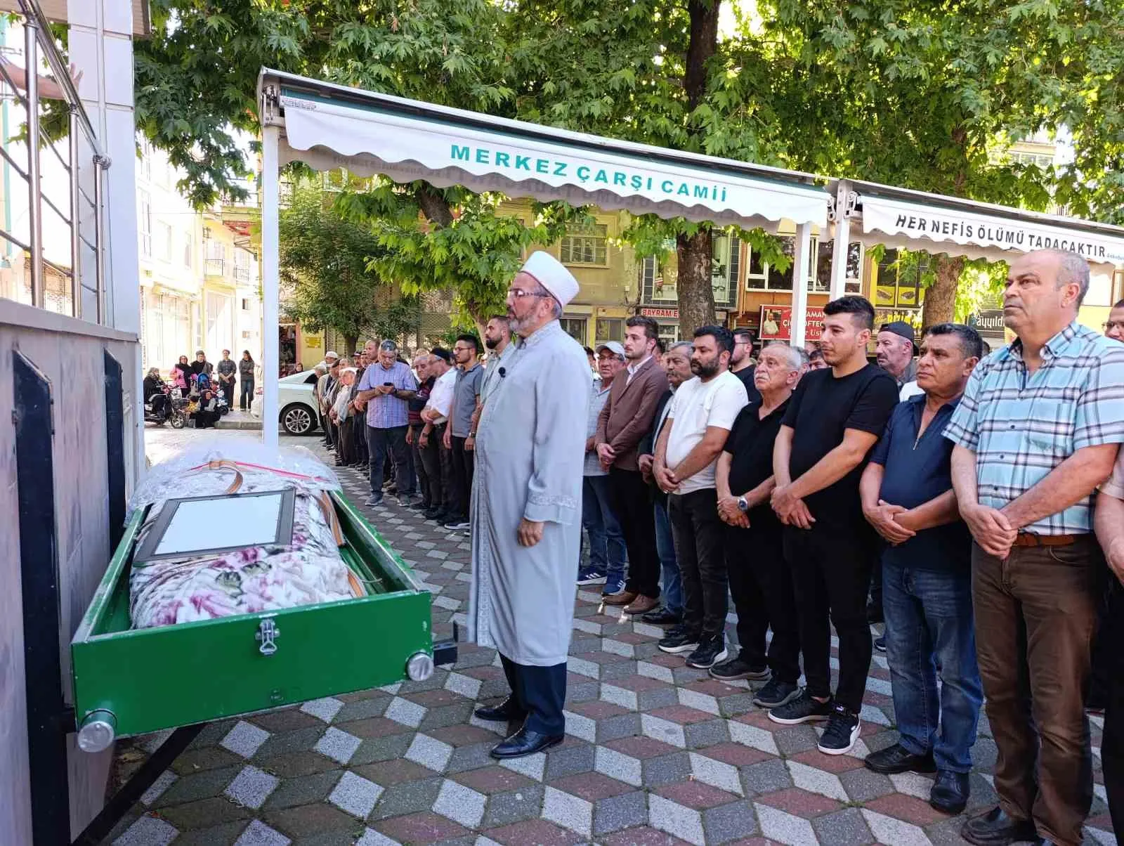 Isparta'daki esrarengiz ölümde yürek yakan veda: Genç kız son yolculuğuna uğurlandı