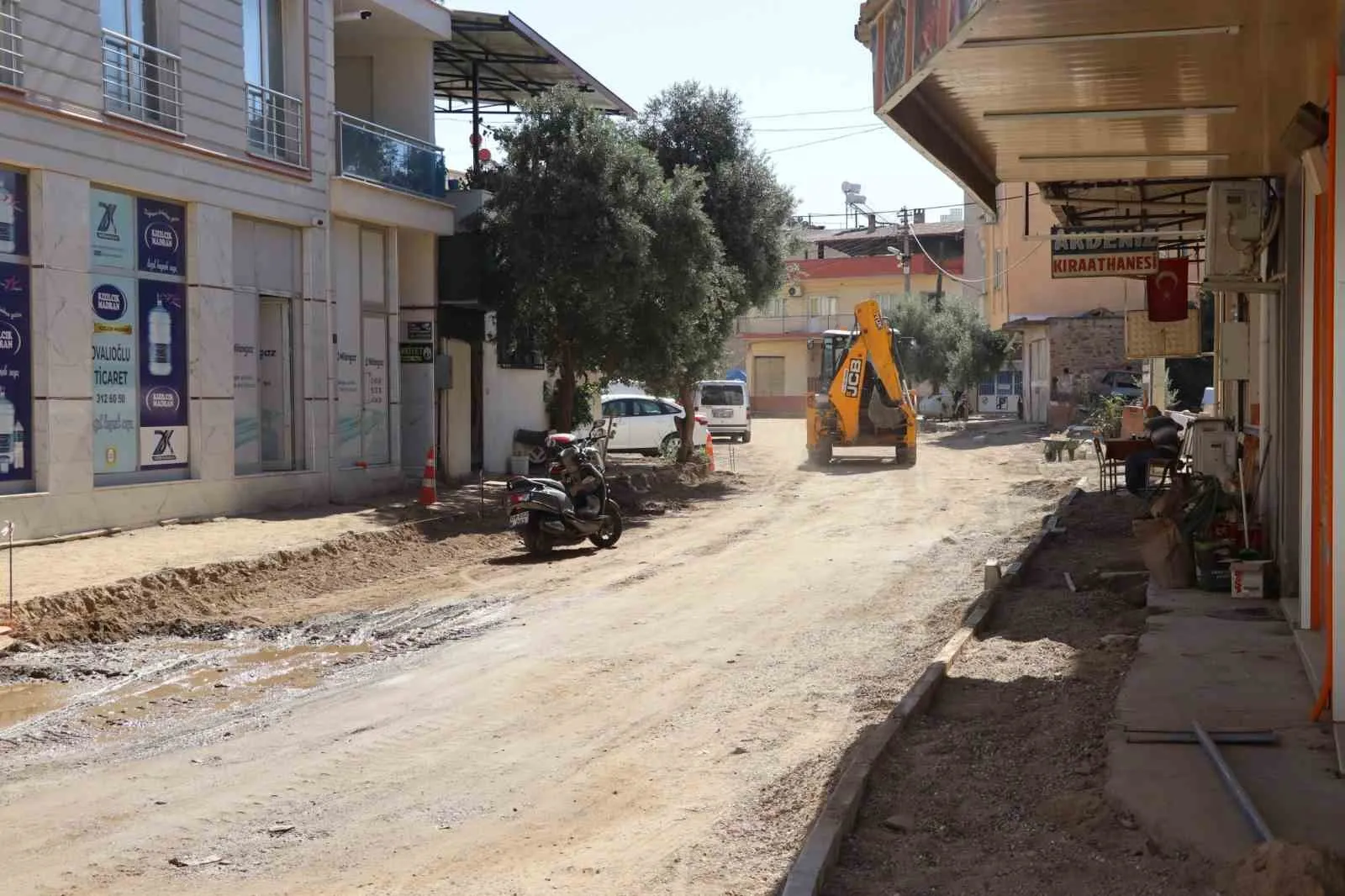 Nazilli'de yol seferberliği: Dumlupınar Mahallesi'nde hummalı çalışma