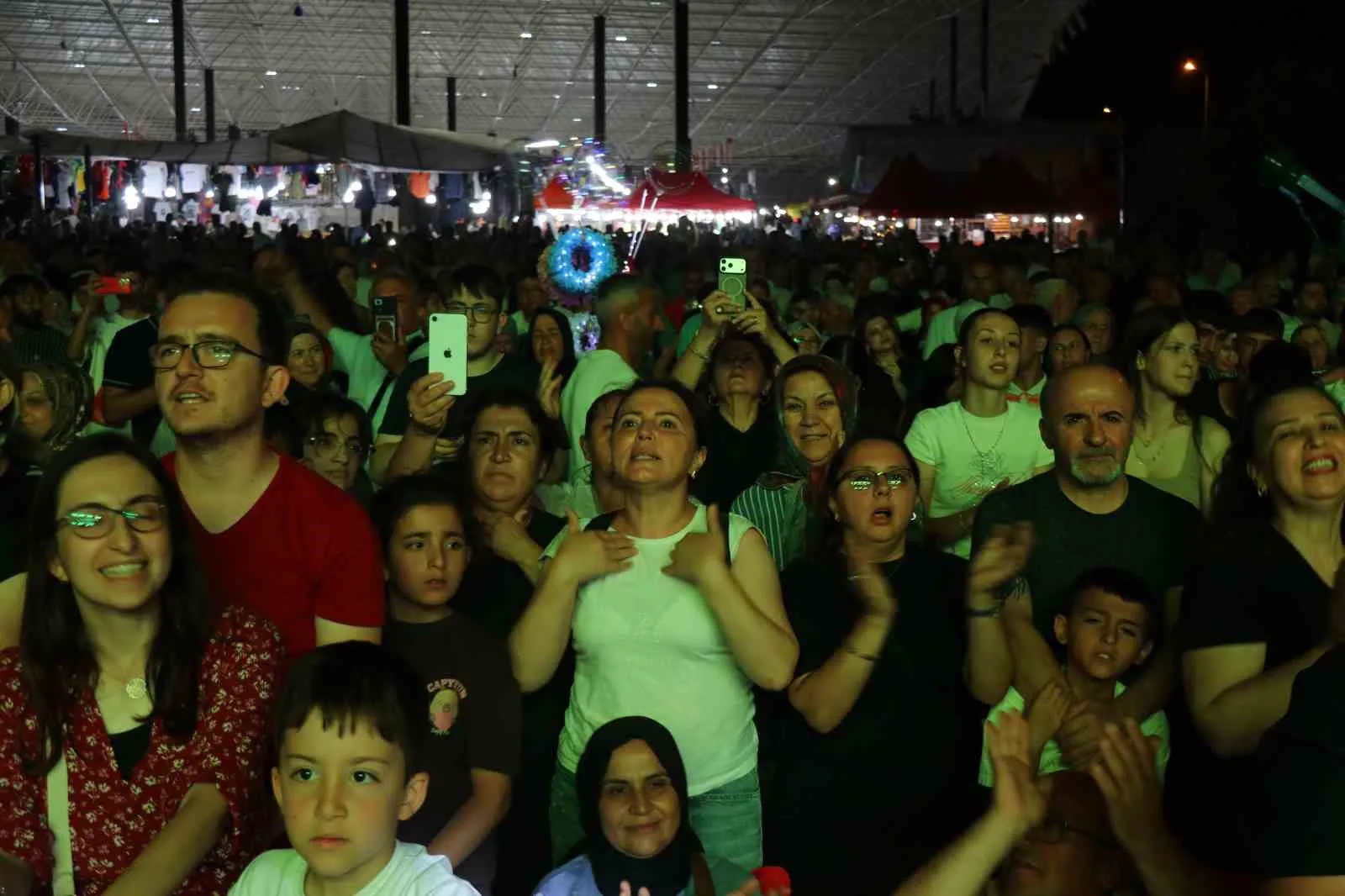 Honaz kirazının başkentinde festival ateşi Mithat Körler ile yandı