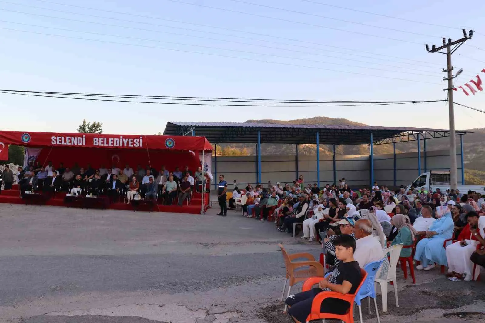 Selendi’de kiraz hasadı şölene dönüştü: En iyiler ödüllendirildi
