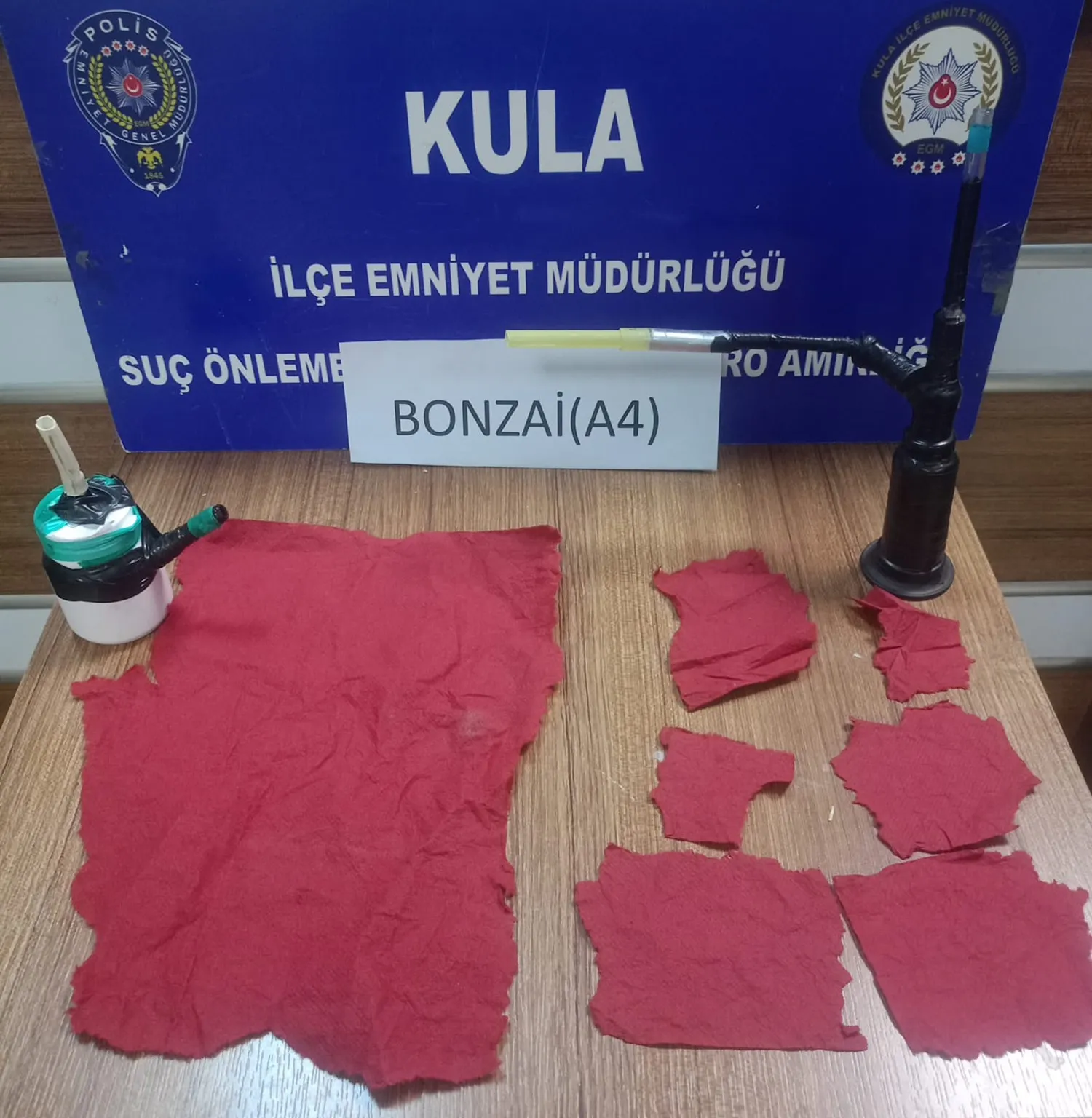 Kula’da zehir tacirlerine geçit yok: 6 kişi demir parmaklıklar ardında