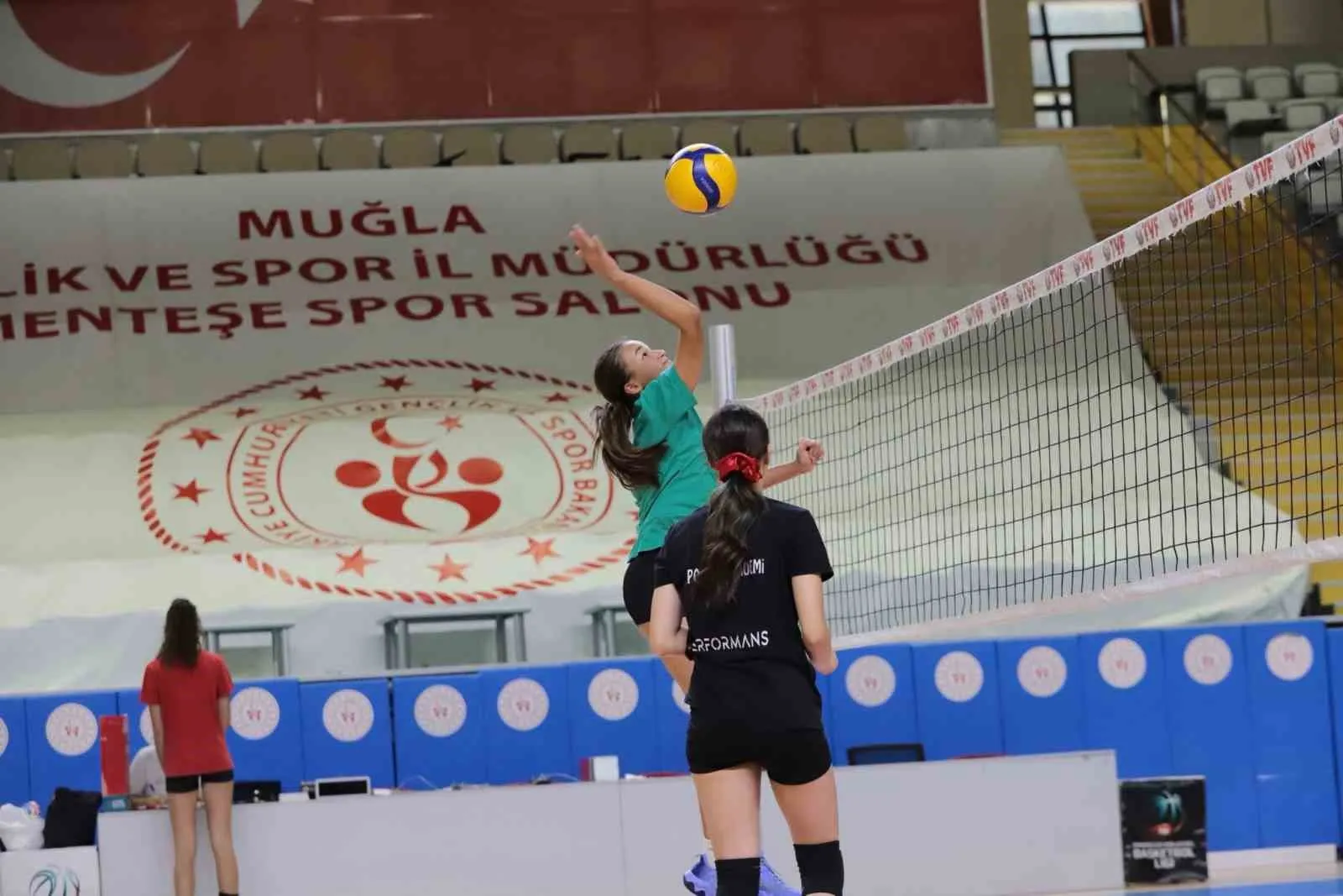 Muğla’nın voleybol geleceği Menteşe’de şekilleniyor: İl karması için ter döktüler