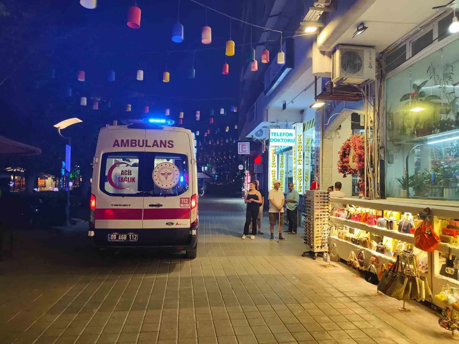 Kuşadası'nda kahreden veda: Balkondan düşen yaşlı adam kurtarılamadı