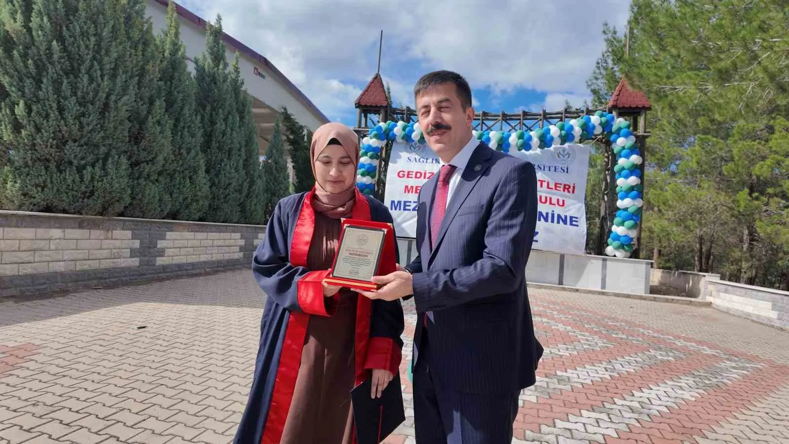 Sağlık ordusuna taze kan: 220 genç mezuniyet heyecanı yaşadı