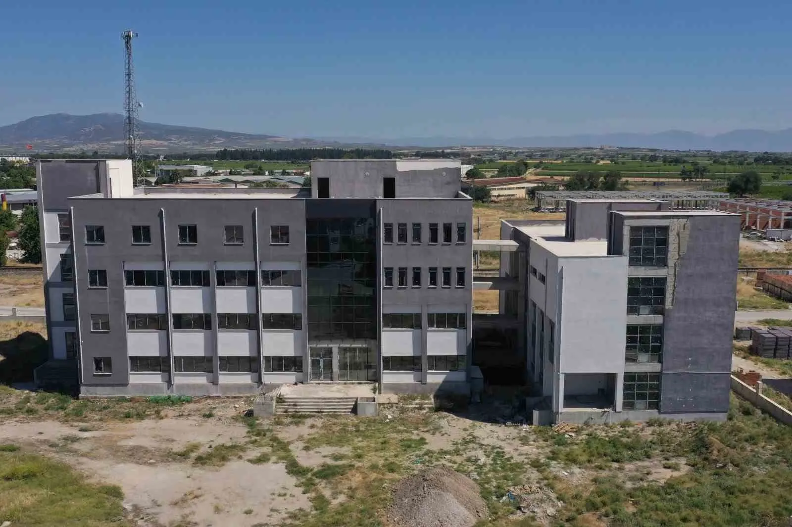 Saruhanlı'da eğitim hamlesi: Bin 500 öğrenciye kapılarını açacak