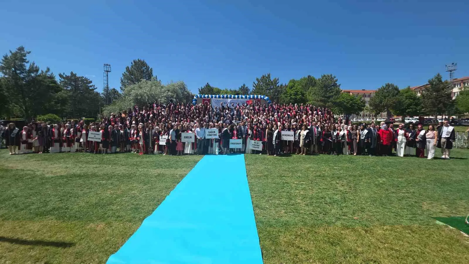 Sağlık ordusuna taze kan: KSBÜ’den 541 genç profesyonel mezun oldu