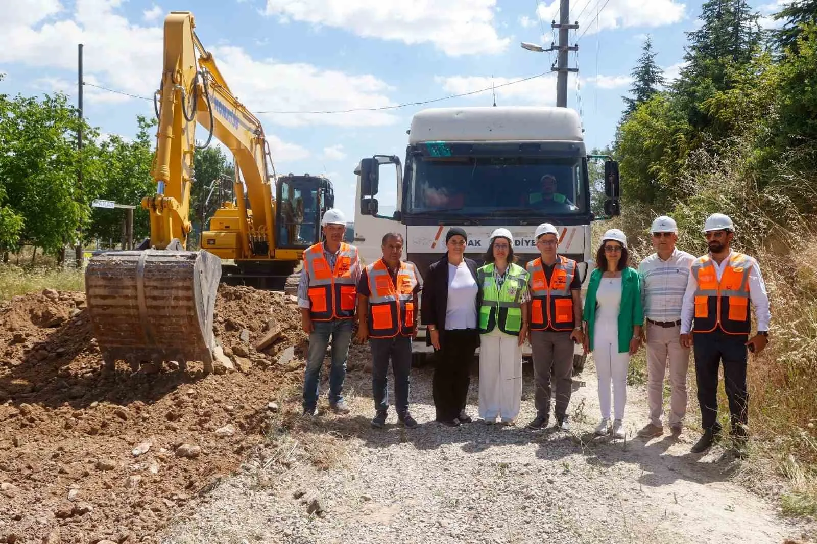 Uşak’ta ulaşım seferberliği: Yeşil Karaağaç yolu yenileniyor