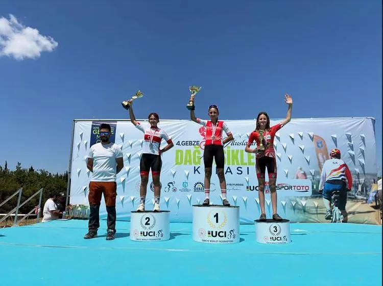 Akhisar’ın genç pedalları Kocaeli’den zaferlerle döndü