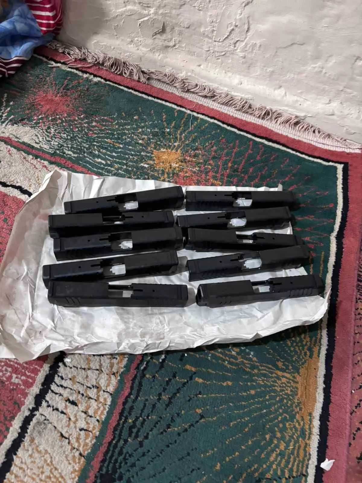 İzmir'de yeraltı dünyasına ağır darbe: Silah fabrikasına dönüştürülen evlere baskın