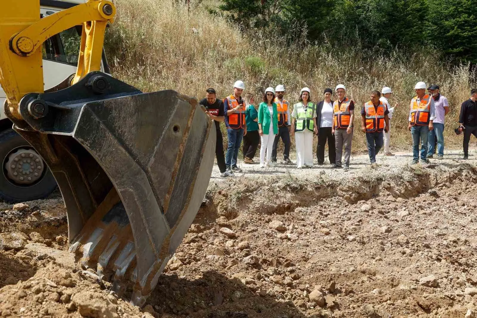Uşak’ta ulaşım seferberliği: Yeşil Karaağaç yolu yenileniyor