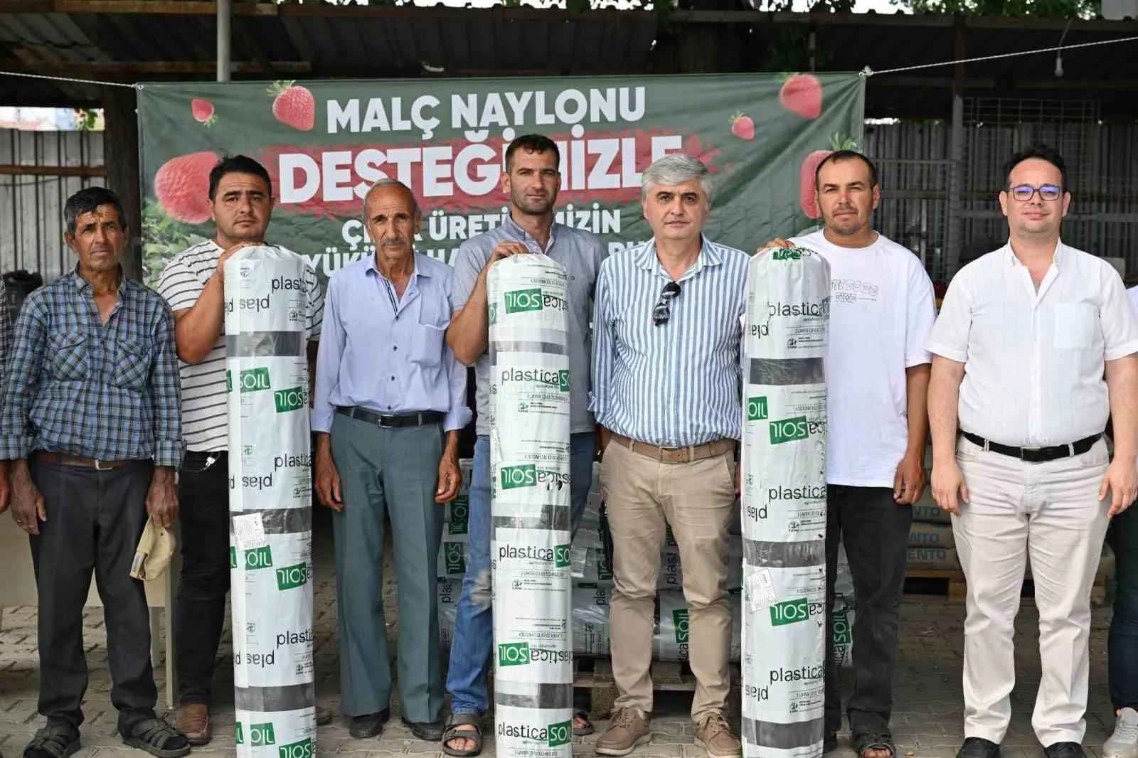 Manisa'da çilek üreticisinin yüzünü güldüren hamle: Yüzde 75'i belediyeden