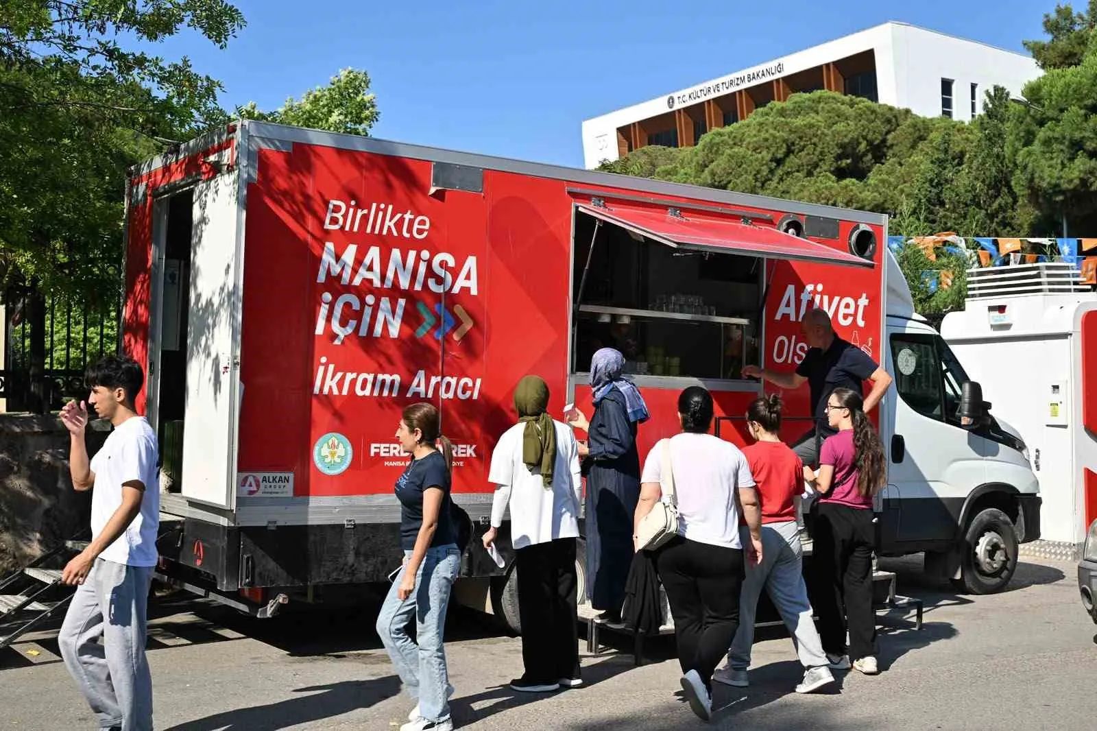Sınav maratonunda Manisa Büyükşehir’den serinleten destek