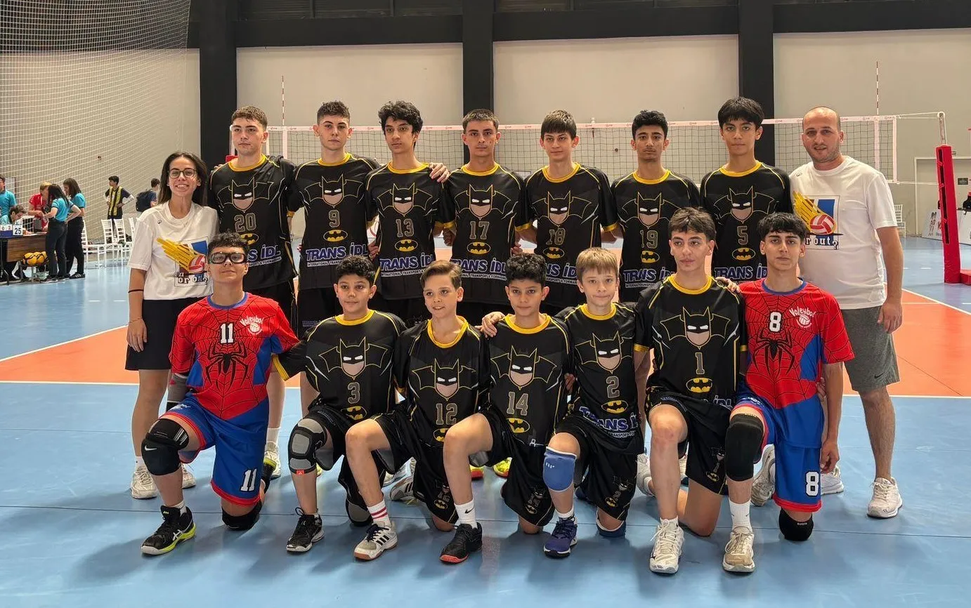 Manisa voleybolunda tarihi başarı: Akhisar’ın gençleri rotayı belirledi