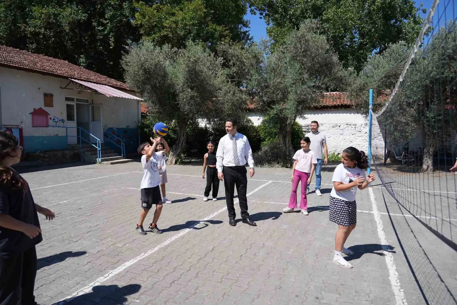Muğla'da karneler öncesi okul bahçeleri şenlik alanına döndü