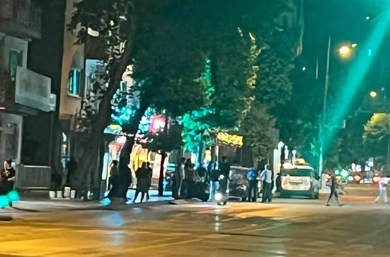 Denizli’de dehşet anları: İş yerine otomobilden ateş açıldı