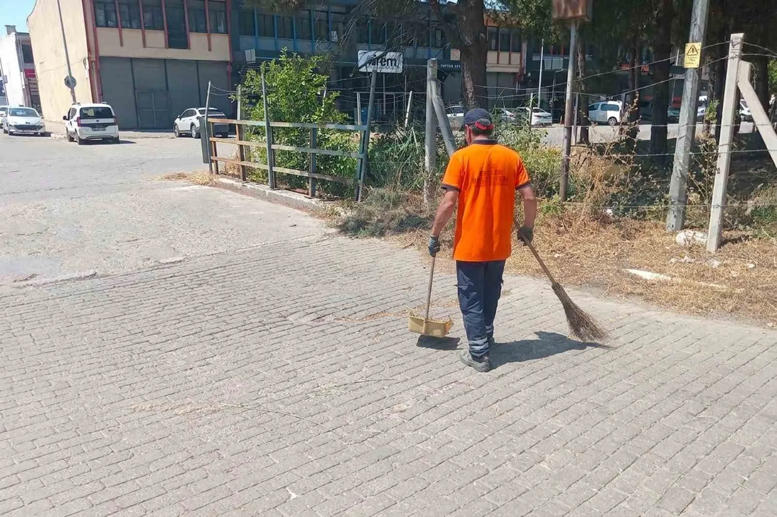 Efeler’in ticaret kalbinde hijyen mesaisi: Gıda Çarşısı baştan aşağı yenilendi
