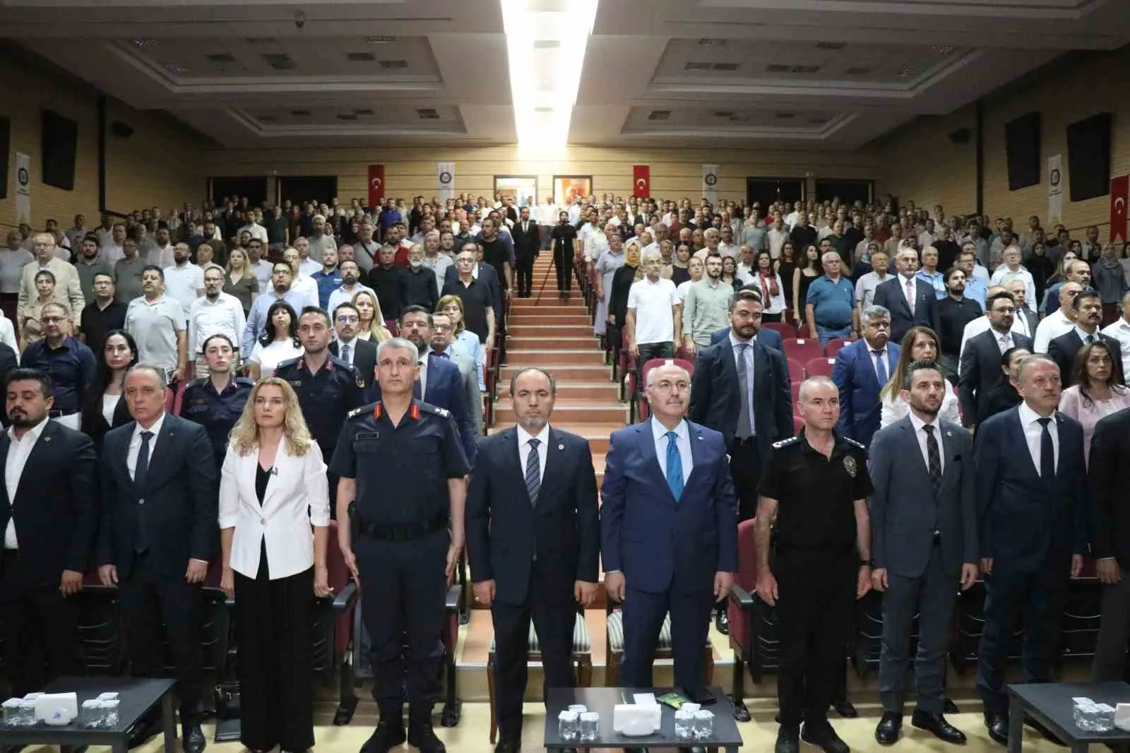 Vali Köşger'den sanal kumar uyarısı: Eşimin telefonuna bile mesaj gönderiyorlar