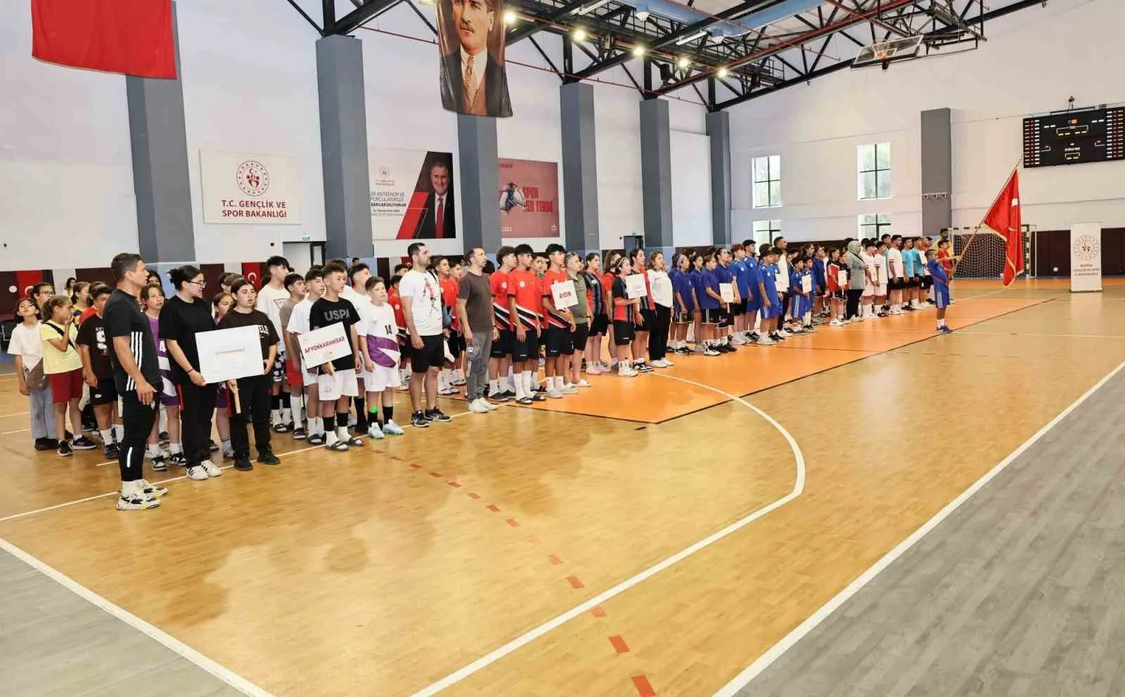 Geleceğin yıldızları Manisa’da buluştu: 154 genç yetenek sahada ter döküyor