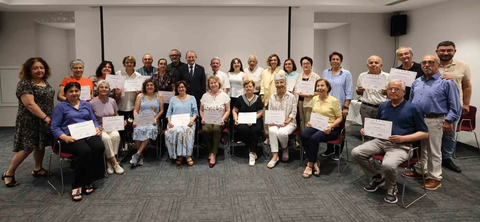 Teknolojinin yaşı yok: Denizlili çınarlar dijital dünyayı keşfetti