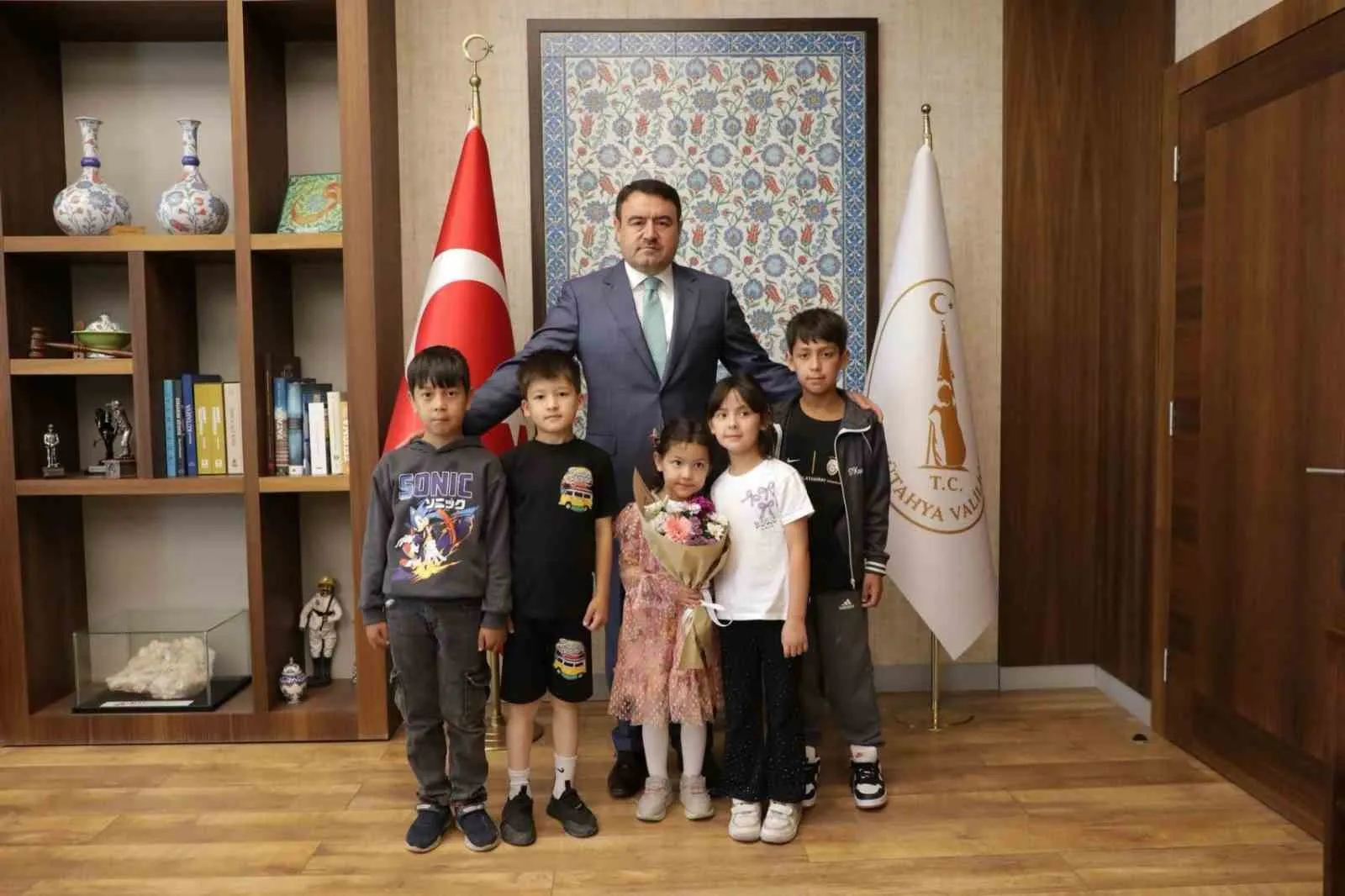 Minik yüreklerden büyük vefa: Şehitliğin gizli kahramanları Valilikte ağırlandı