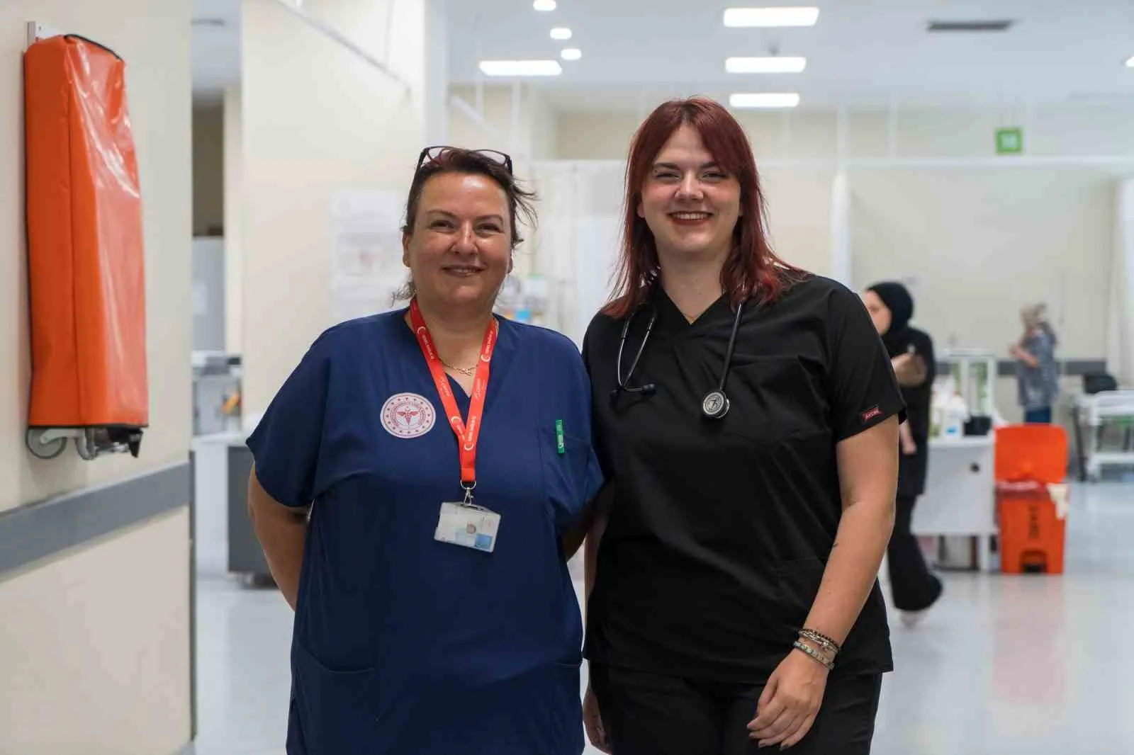Acil serviste duygulandıran buluşma: Hemşire anne ve doktor kızı aynı nöbette