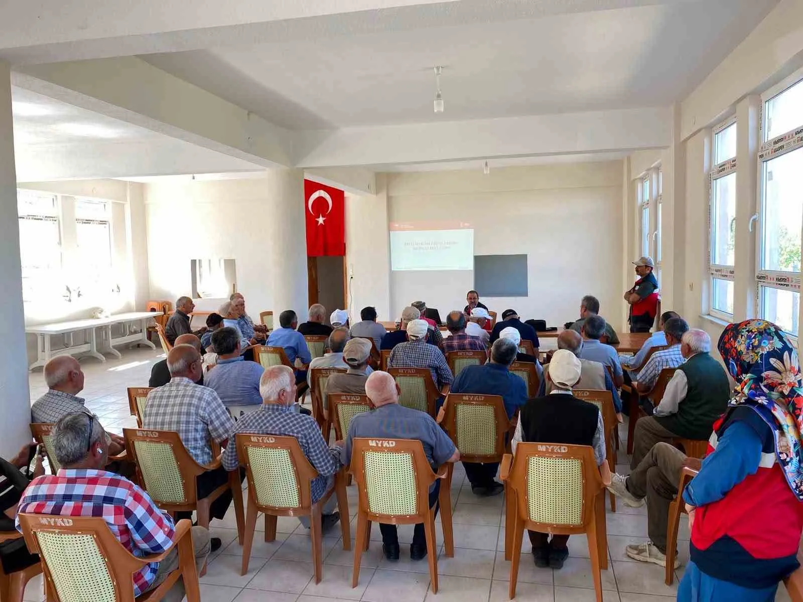 Tavşanlılı üreticilere tarımda bilinçli ilaçlama eğitimi
