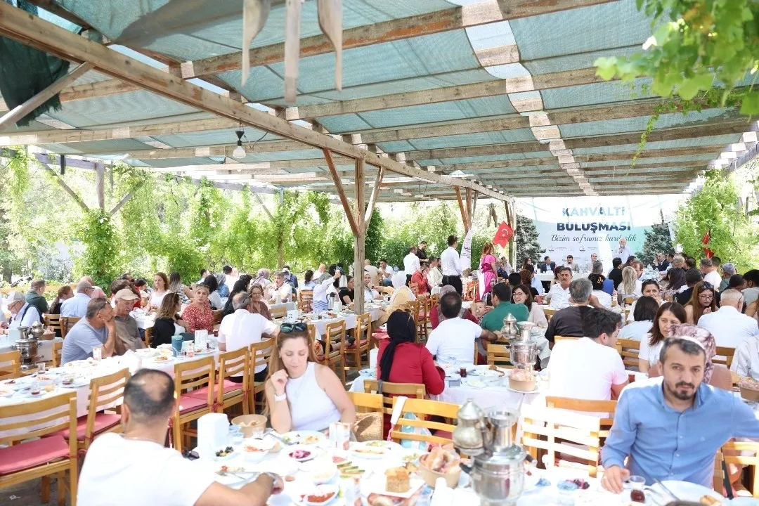 Ege'de Maraş rüzgarı: Hemşeriler Bornova'da gönül sofrasında buluştu