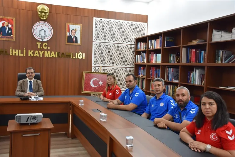 Salihli’de sporun mimarları Kaymakam Güldoğan ile bir araya geldi