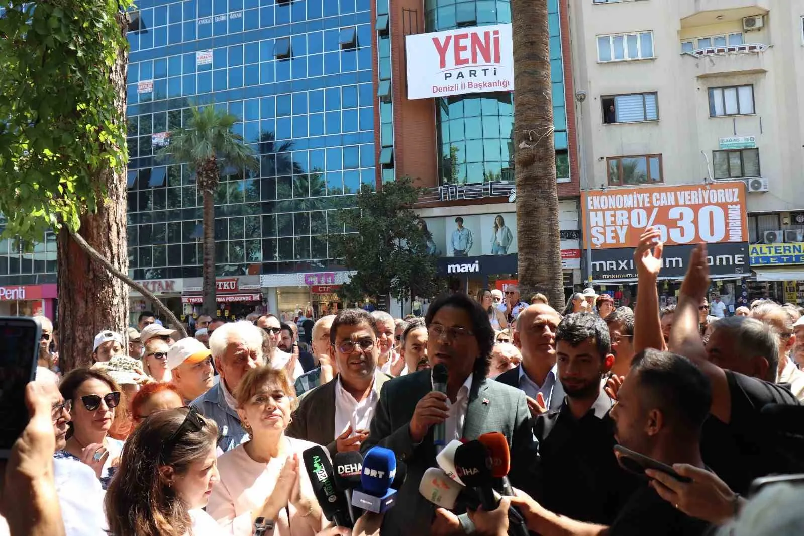 Denizli’de siyasi deprem büyüyor: İlçe teşkilatları toplu istifayla Yeni Parti’ye geçti