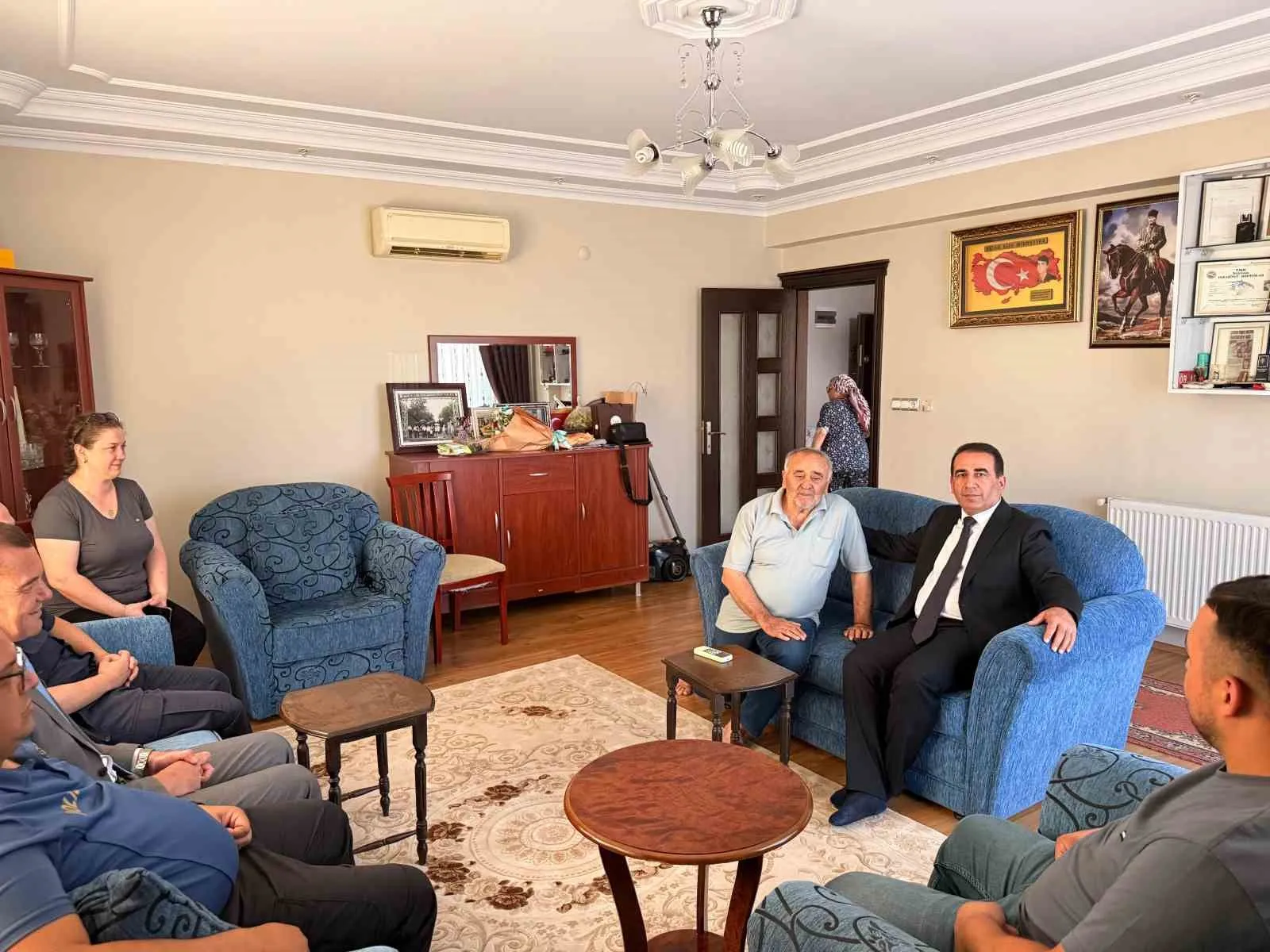 Alaşehir’in yeni kaymakamından vefa dolu ilk adım: Mesaiye şehit eviyle başladı