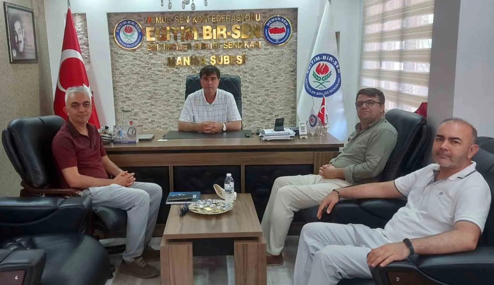 Manisa'nın objektifinden Türkiye birinciliği: İsmail Aybey'e sendikadan özel kutlama