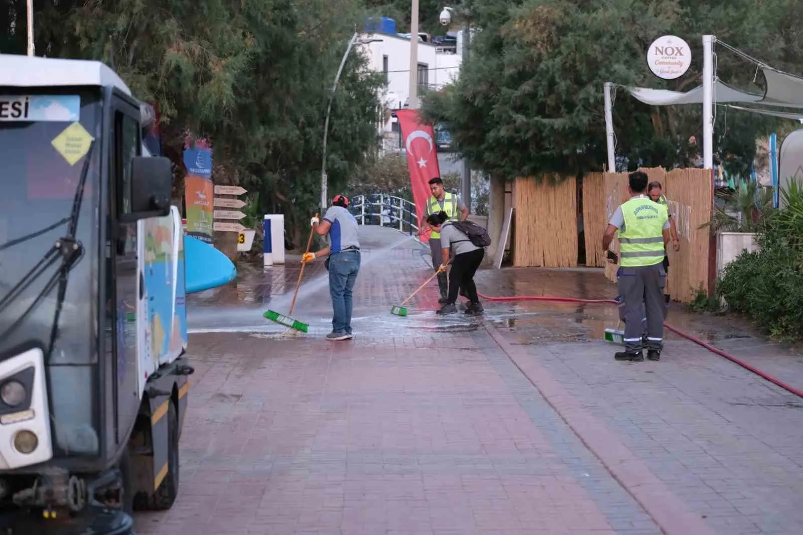 Bodrum’da sabah mesaisi: Bitez Yalısı pırıl pırıl oldu