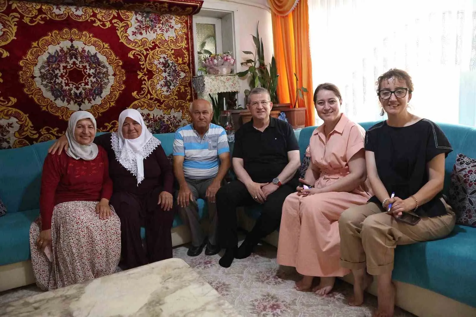 Denizli’de saha mesaisi: Subaşıoğlu kapı kapı dolaşarak vatandaşın nabzını tuttu
