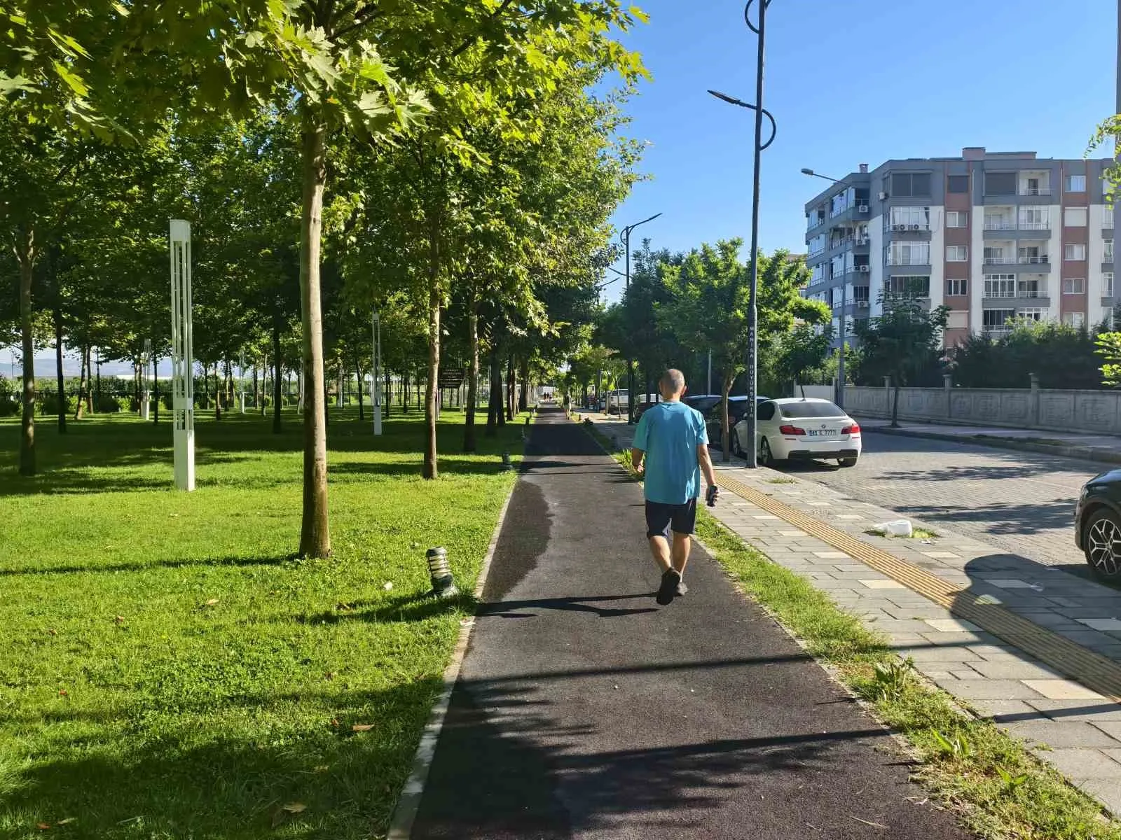 Manisa'da utandıran görüntü: Yürüyüş yolu çöplüğe döndü