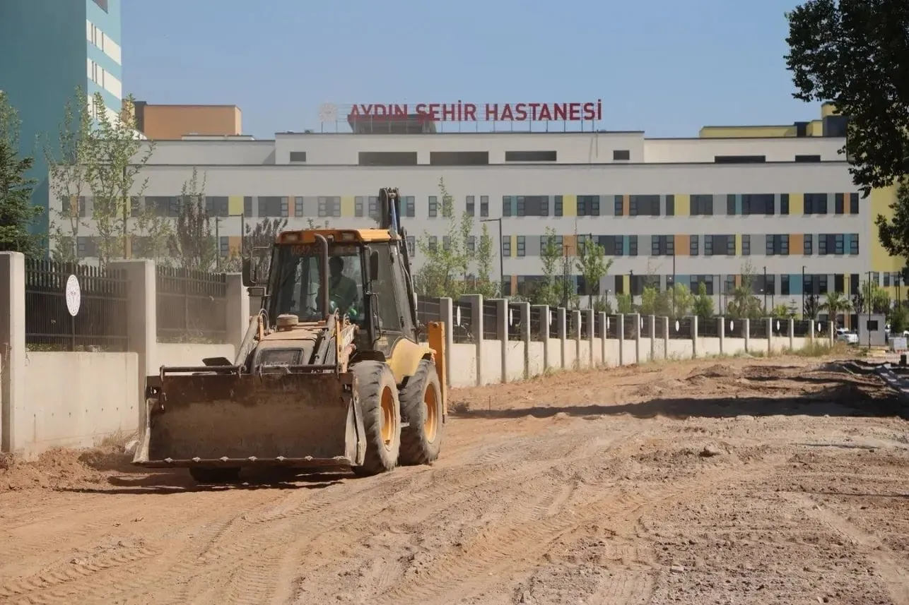 Efeler'de ulaşım seferberliği: Modern yollar için düğmeye basıldı