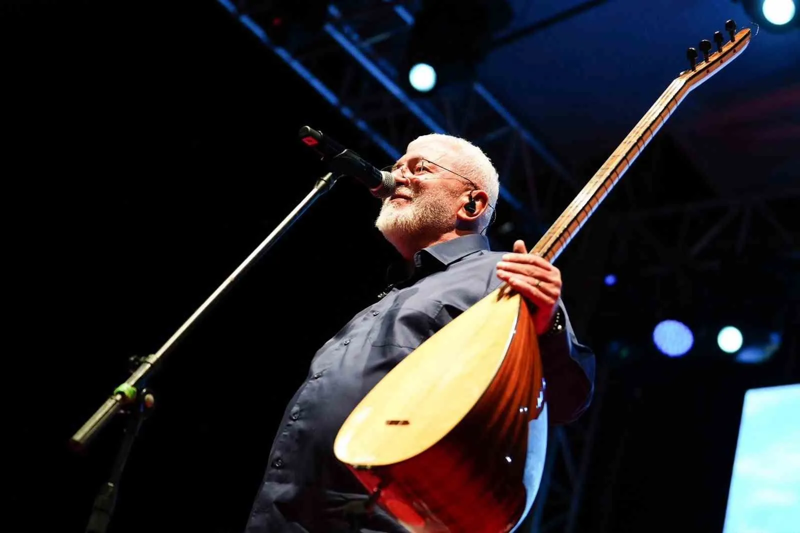 Adala’da Hermos rüzgarı esti: Onur Akın ile unutulmaz gece